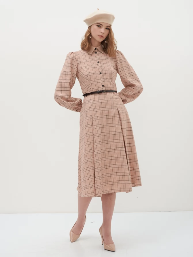 Платье с контрастным воротником и поясом