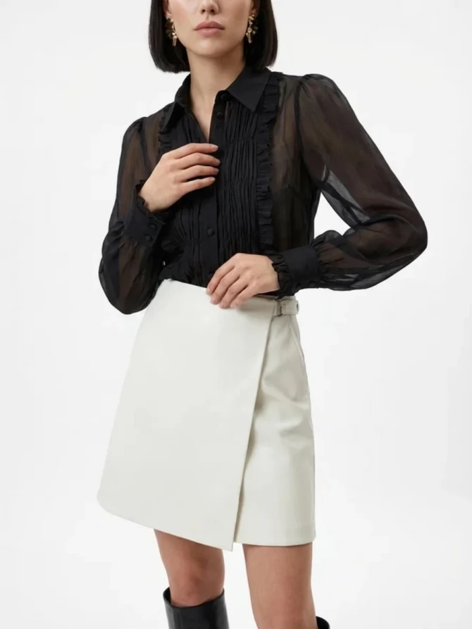 Юбка-трапеция на запах из эко-кожи, молочный