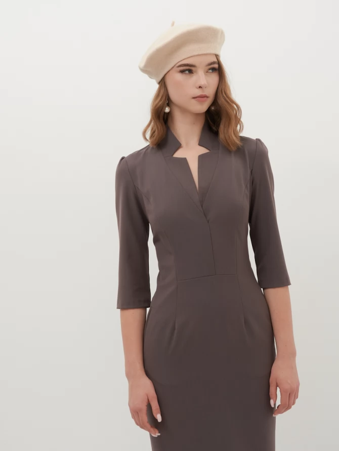 Платье с воротом-стойкой