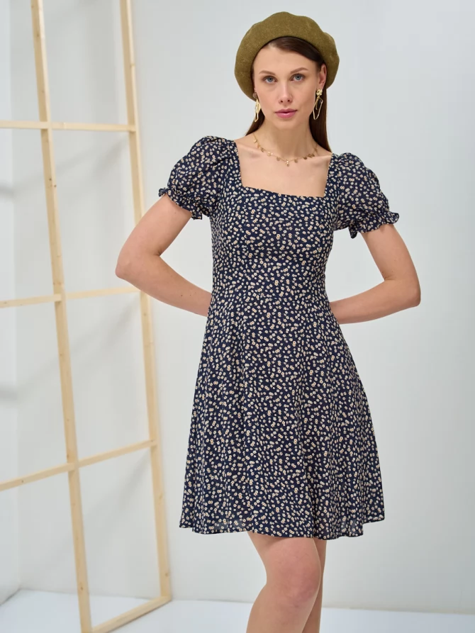 Платье из штапеля с цветочным принтом и резинкой по спинке