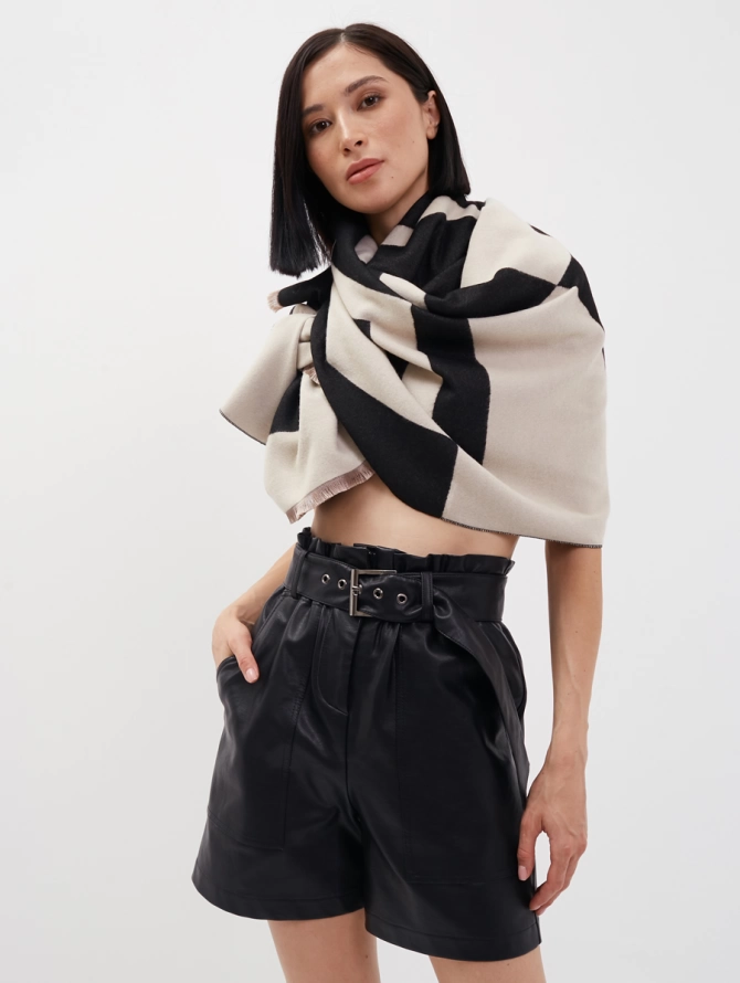 Палантин с двусторонним геометрическим принтом