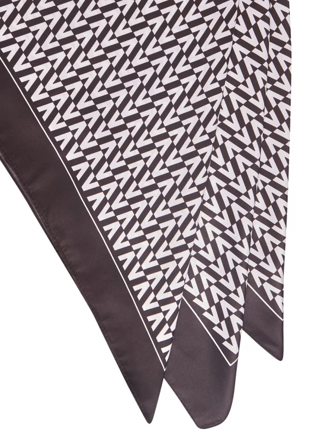 Платок с графическим монохромным принтом