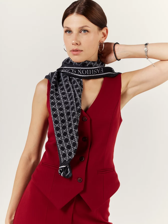 Платок двусторонний с геометрическим принтом и надписью FASHION SCARF