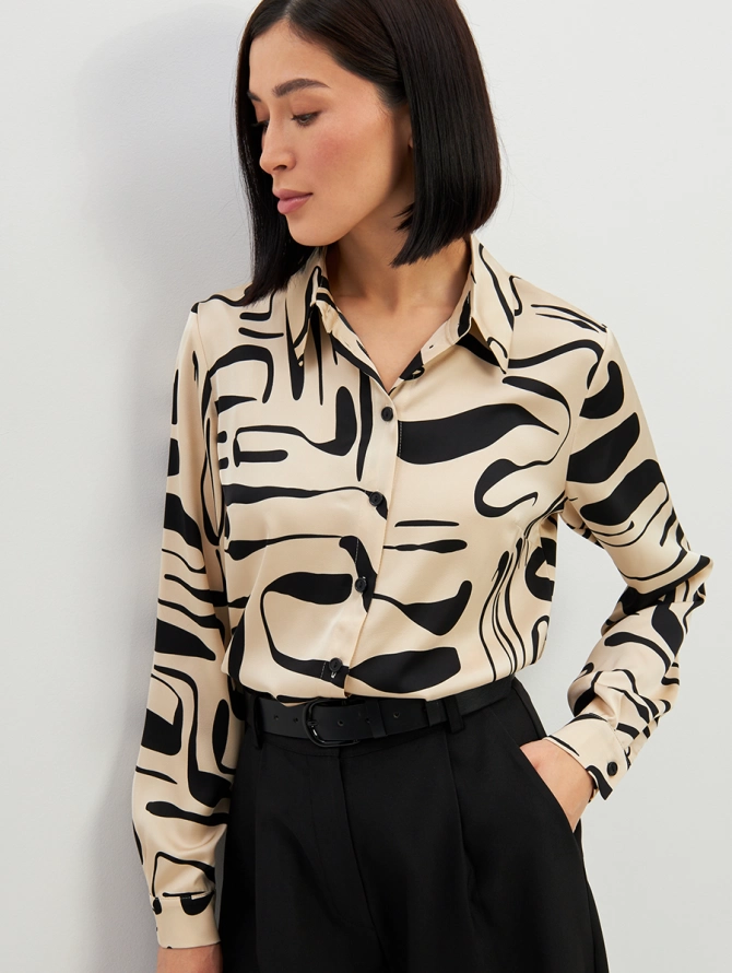 Блузка атласная бежевая с абстрактным принтом OD-887-7