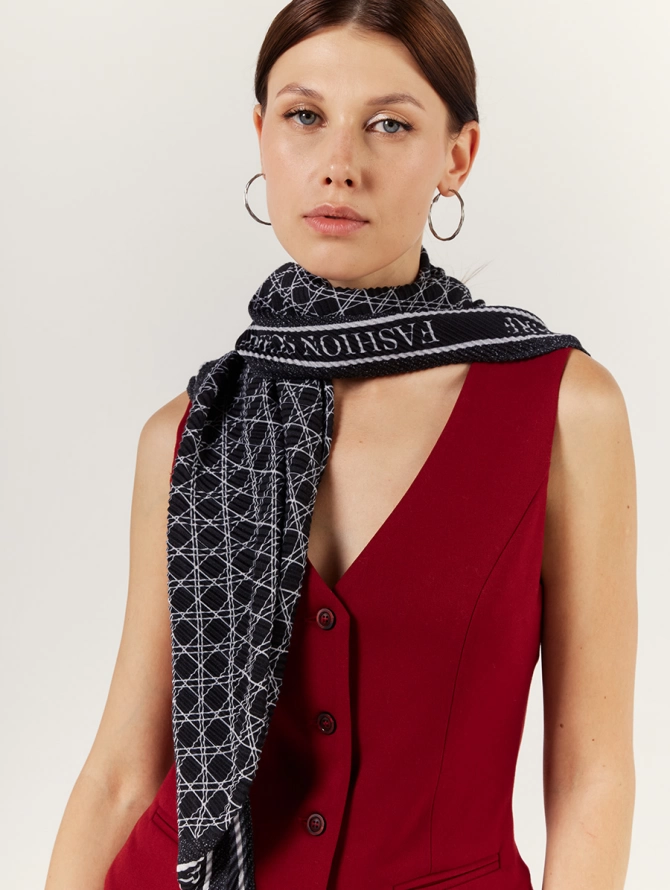 Платок двусторонний с геометрическим принтом и надписью FASHION SCARF