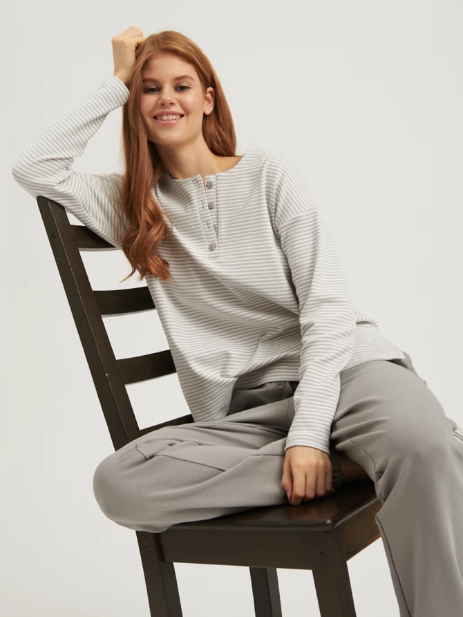 Лонгслив на пуговицах