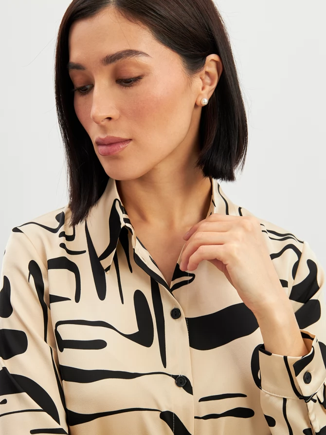 Блузка из атласной ткани OD-887-7 бежевый с черными разводами
