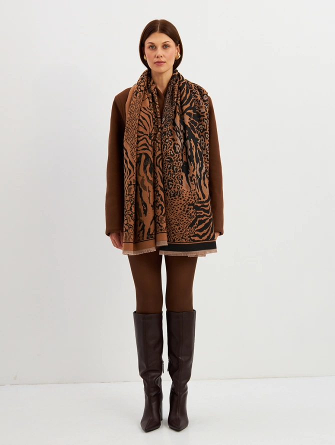 Палантин женский с анималистичным принтом