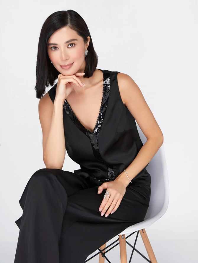 Топ с отделкой из пайеток