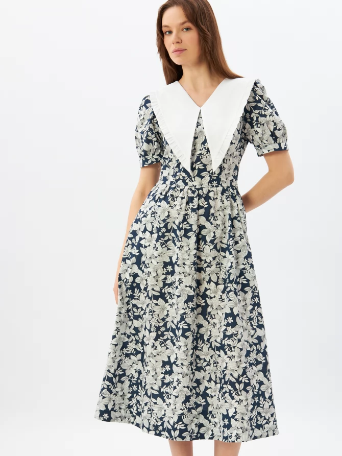 Платье из хлопка с большим контрастным воротником OD-935-4 крупные белые цветы на синем