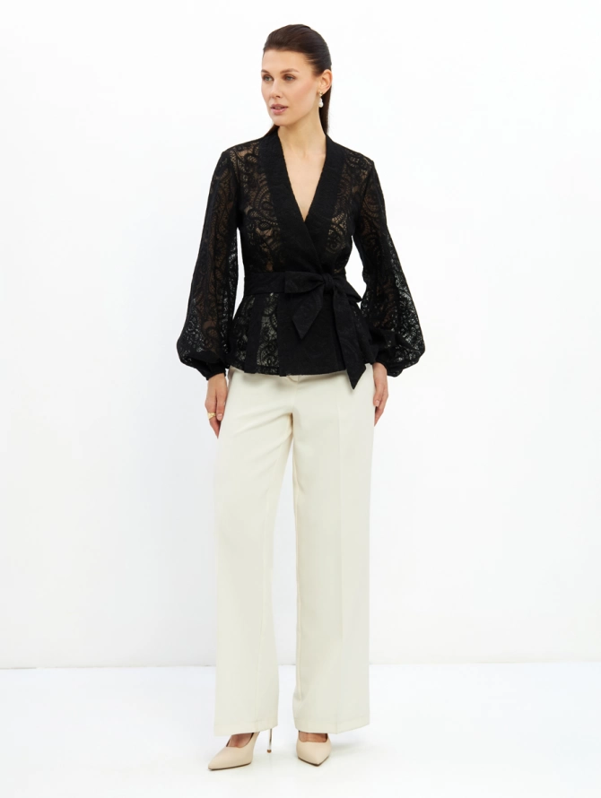 Блузка из кружева с баской и поясом, черная