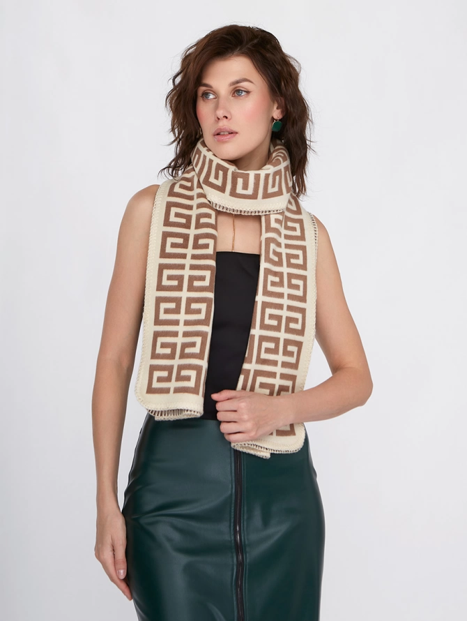 Палантин женский двусторонний с геометрическим узором