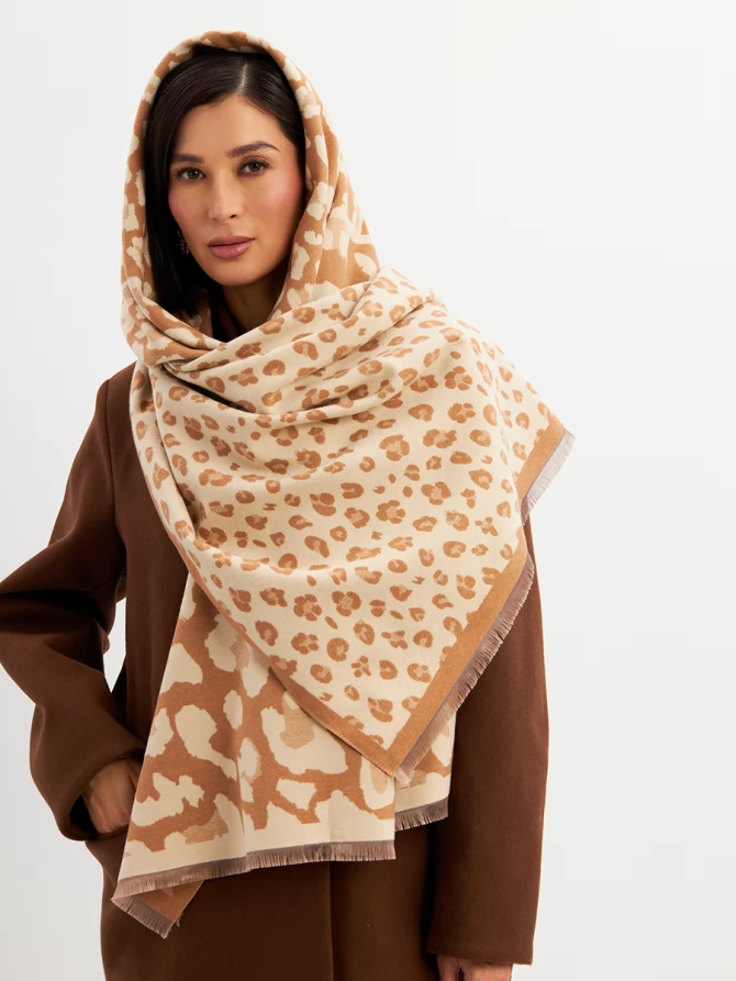 Палантин женский с анималистичным принтом