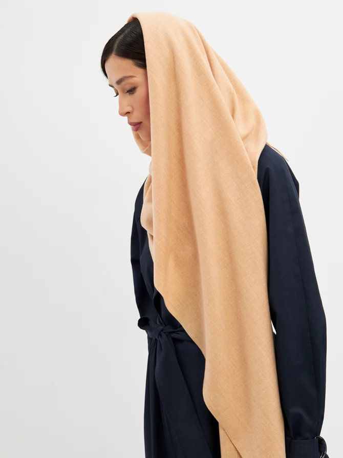 Палантин женский двусторонний однотонный бежевый