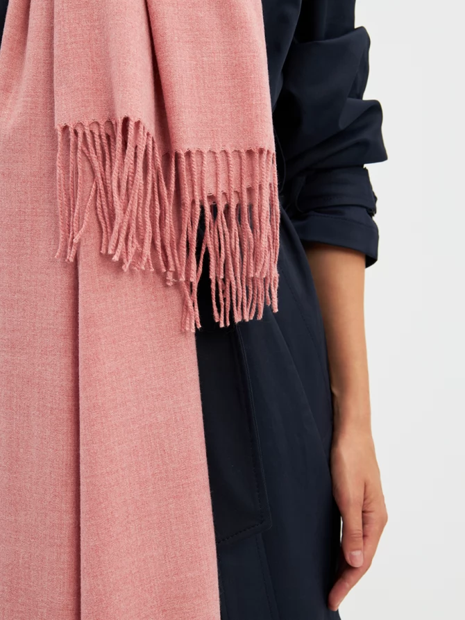 Палантин женский однотонный нежно-розовый