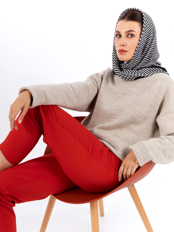 Платок двусторонний с жатой текстурой и геометрическим принтом