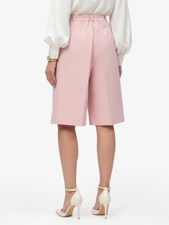 Бермуды из костюмной ткани розовые