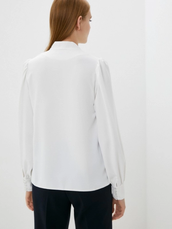 Блуза с V-образным вырезом