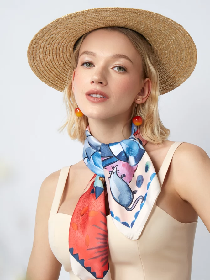 Платок женский с ярким абстрактным принтом