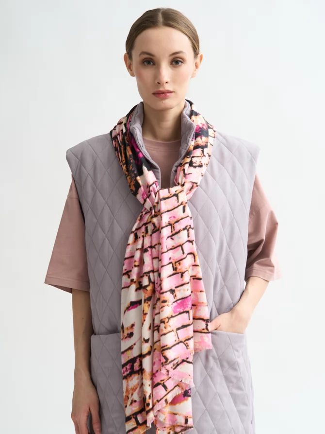 Палантин с абстрактным принтом