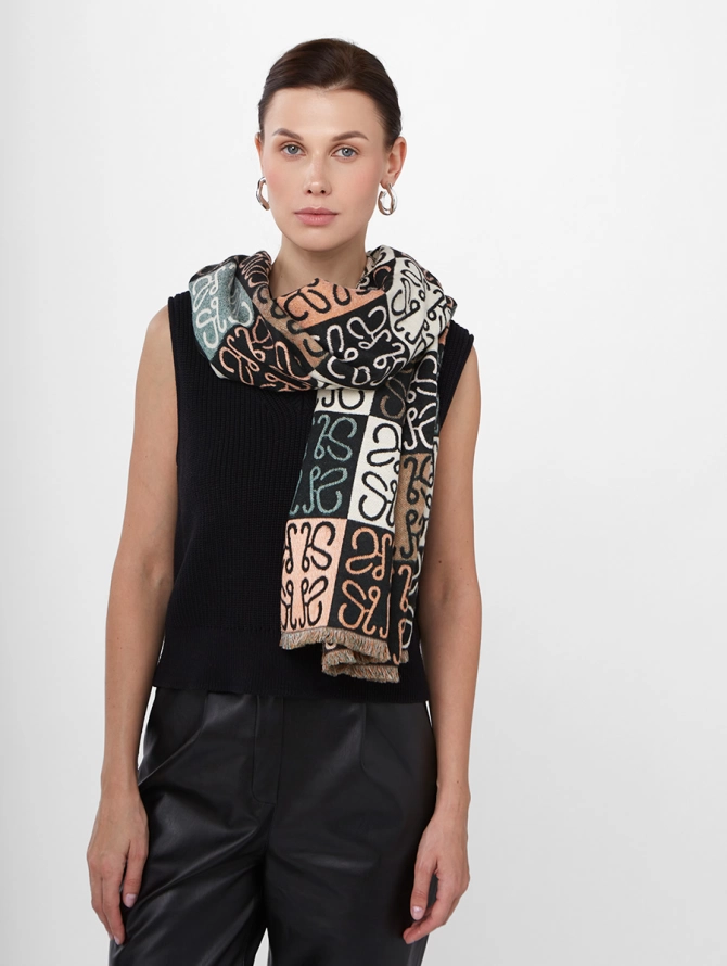 Палантин двусторонний с актуальным узором