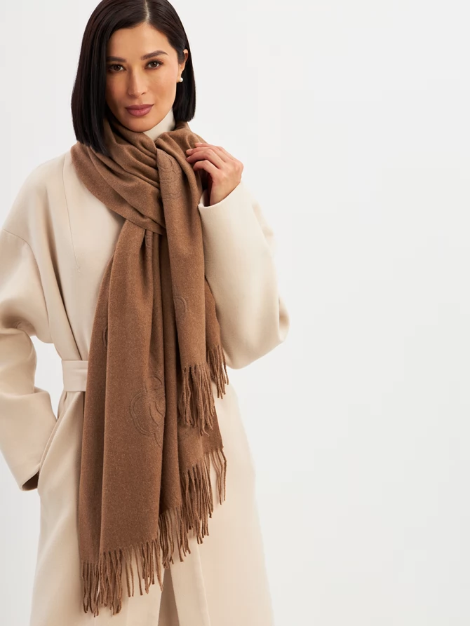 Палантин женский с принтом и бахромой