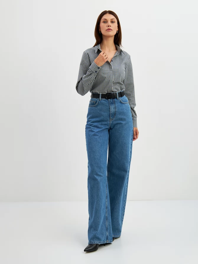 Блузка классическая с контрастной стойкой синяя клетка