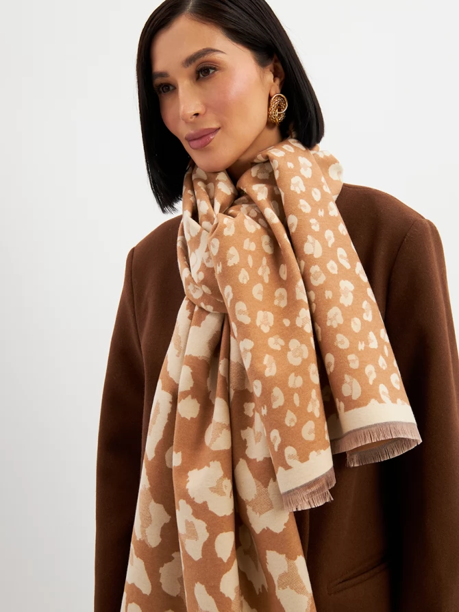 Палантин женский с анималистичным принтом