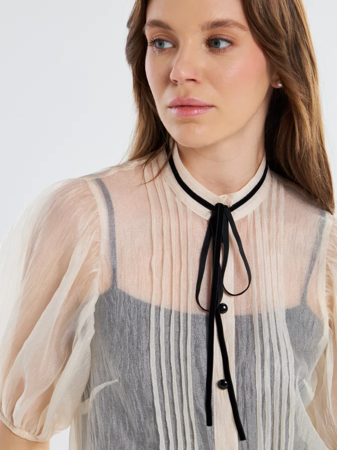Блузка из органзы с бархатной завязкой и защипами  OD-951-1 молочный