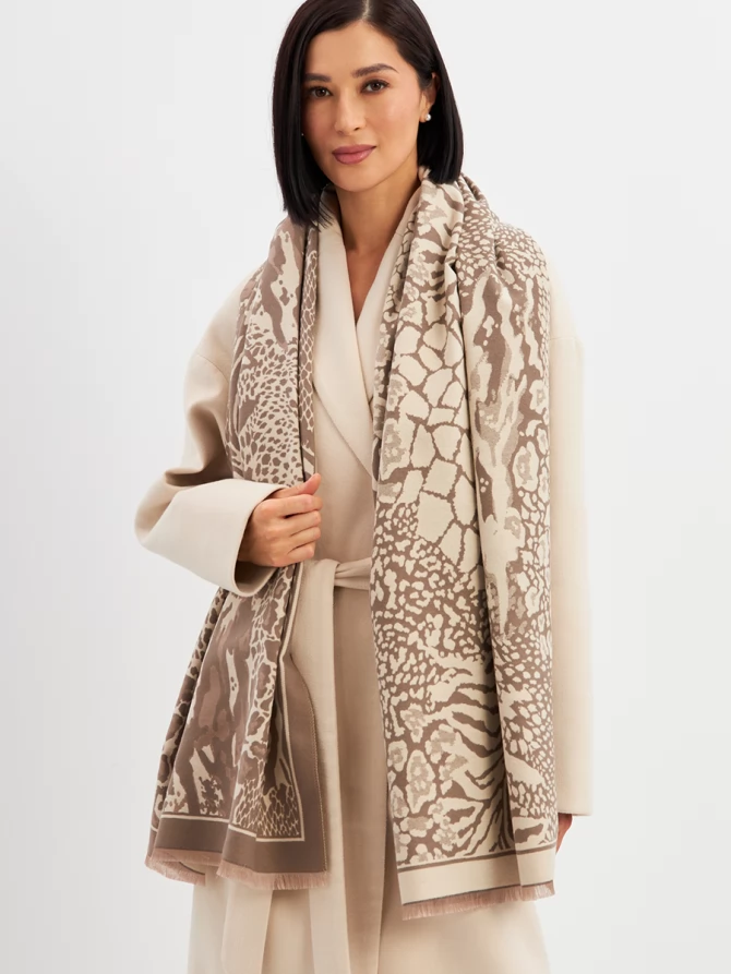 Палантин женский с анималистичным принтом