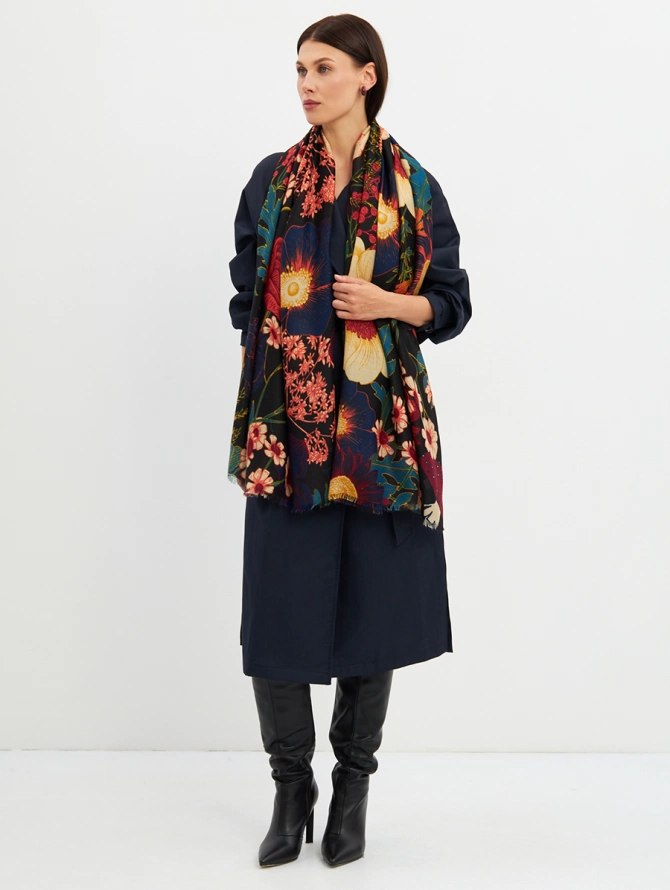 Палантин женский с ярким цветочным принтом