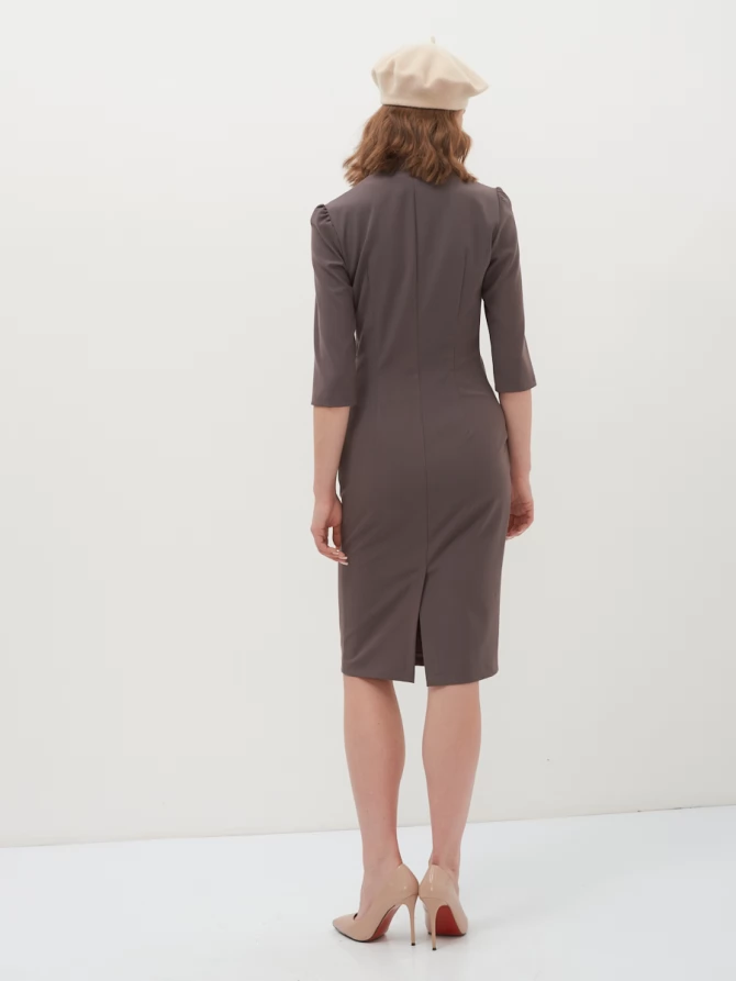 Платье с воротом-стойкой