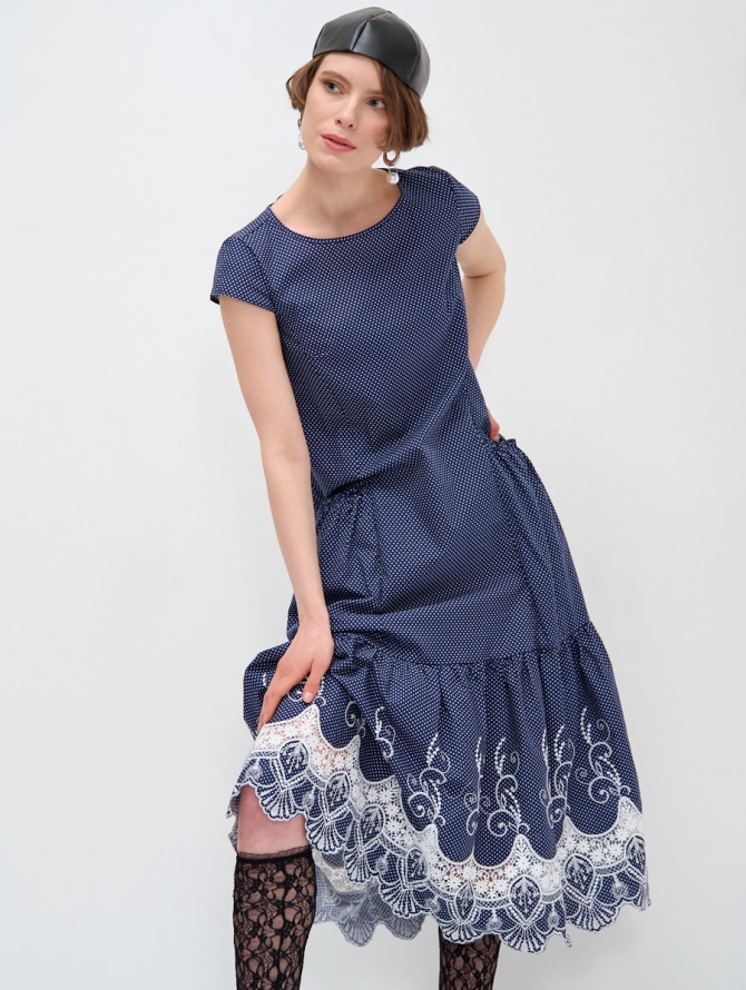 Платье миди с кружевом