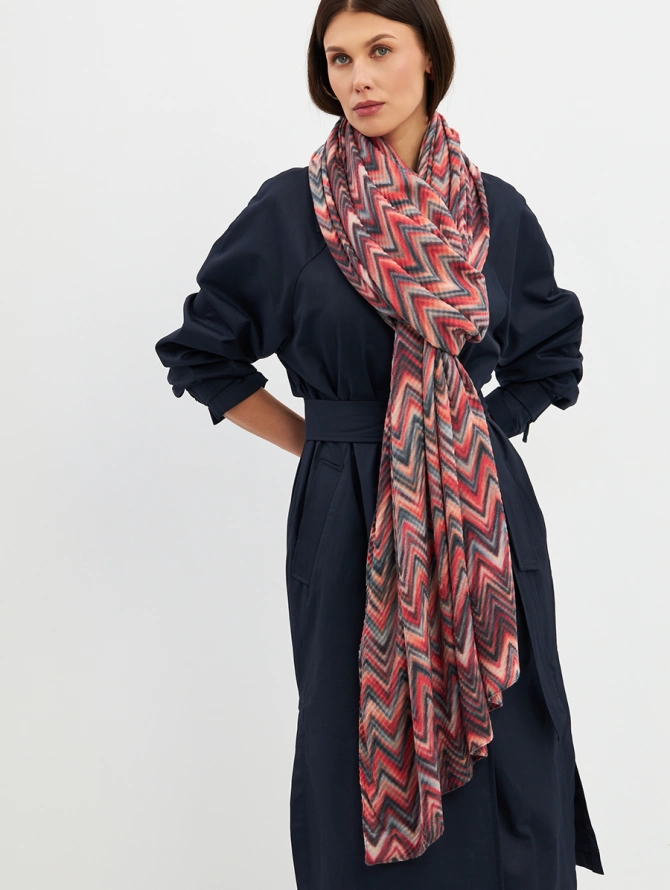 Палантин женский с волнистым узором и жатой фактурой