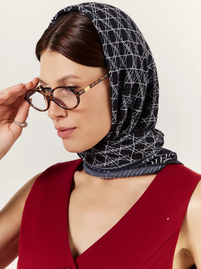 Платок двусторонний с геометрическим принтом и надписью FASHION SCARF