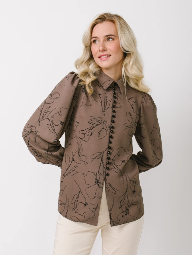 Блузка с принтом OD-639-28 коричневая, черный цветок