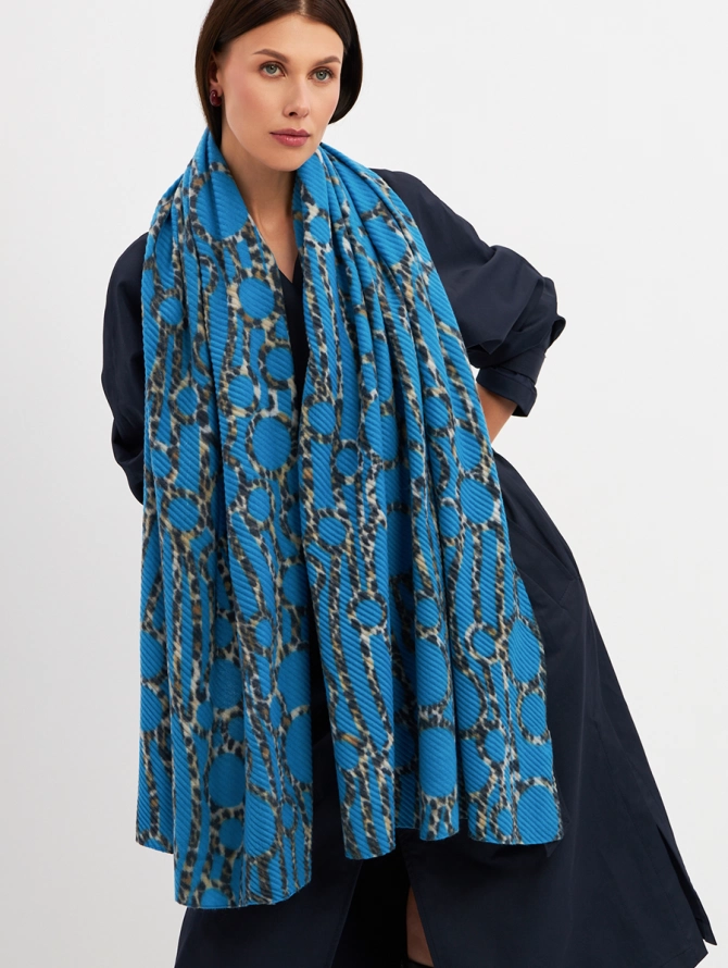 Палантин женский двусторонний с жатым эффектом и принтом