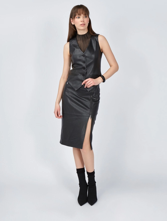 Жилет из эко-кожи на вискозной подкладке, черный