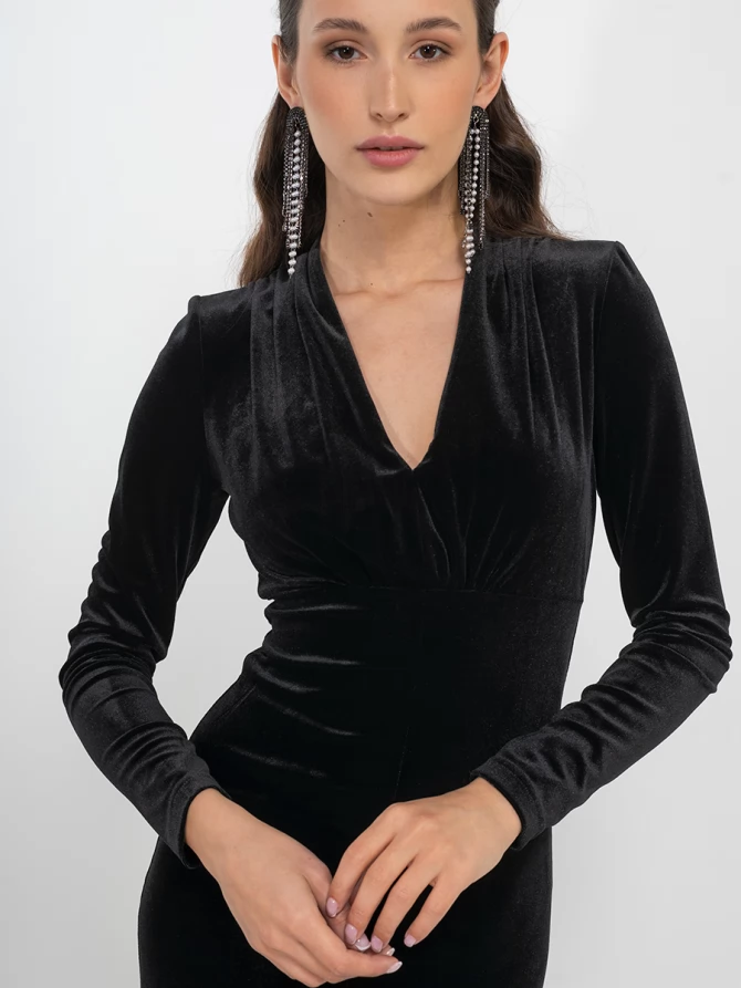 Платье из бархата с вырезом и разрезом OD-848-1 черное