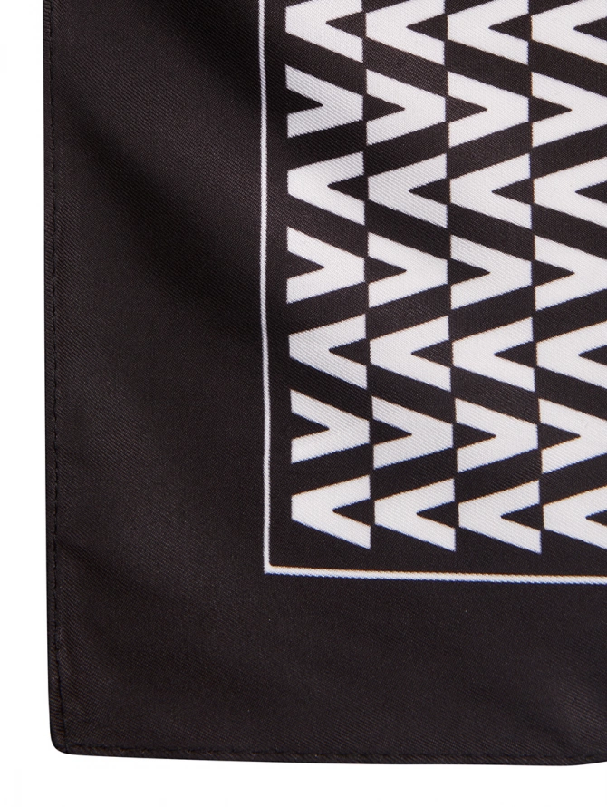 Платок с графическим монохромным принтом