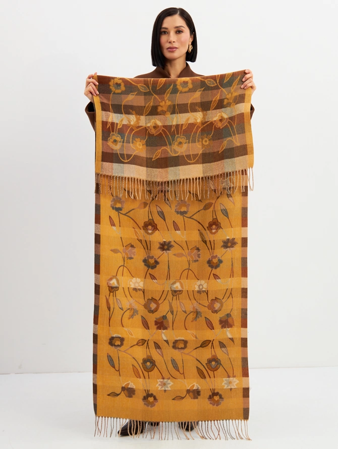 Палантин женский с авторским принтом и ручной бахромой