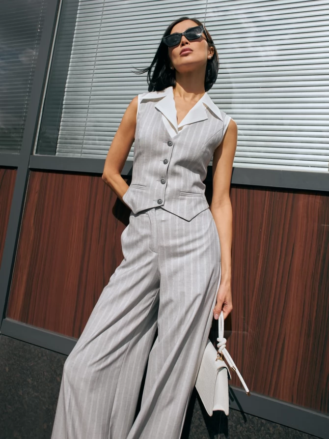 Жилет из костюмной ткани в полоску OD-920-1 серый