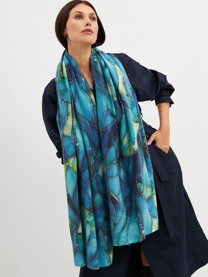 Палантин женский жатый с абстрактным принтом