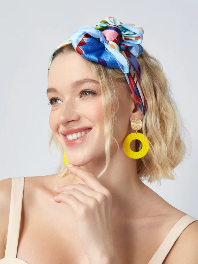 Платок с ярким акварельным принтом