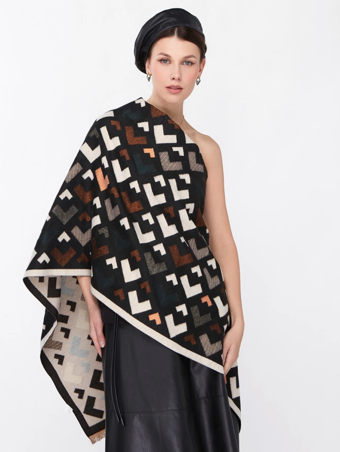 Палантин женский с двусторонним геометрическим принтом