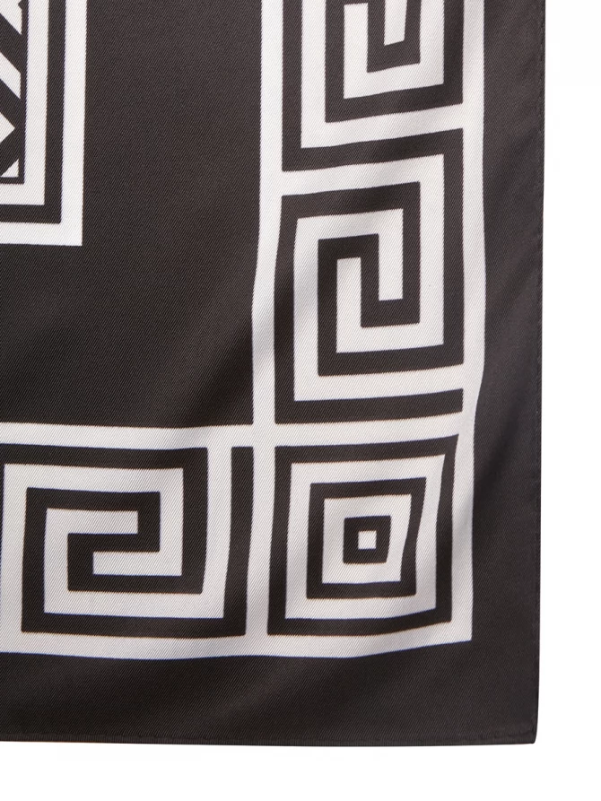 Платок черно-белый с геометрическим принтом KRD2-68-27