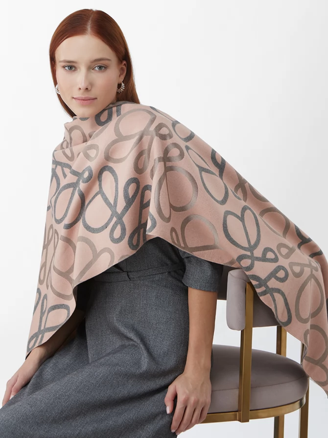 Палантин двусторонний с абстрактным принтом