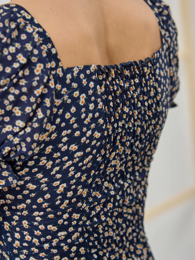 Платье из штапеля с цветочным принтом и резинкой по спинке