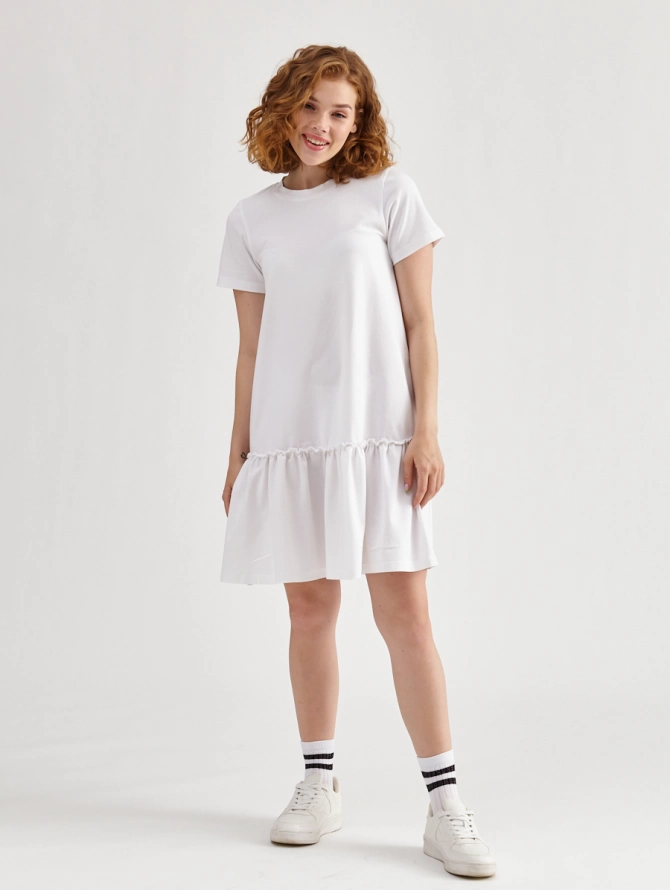 Платье-футболка свободного кроя с воланом