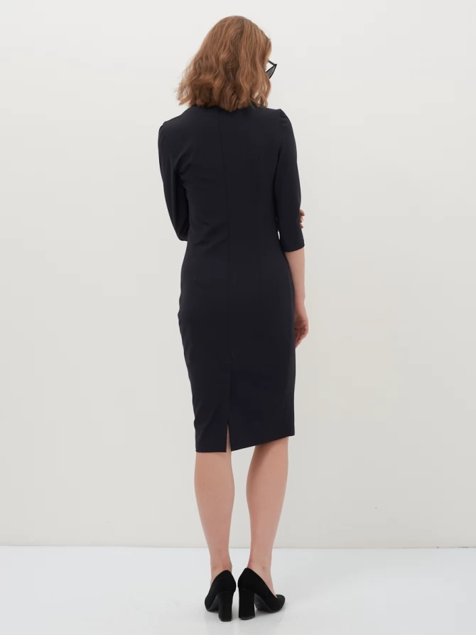 Платье с воротом-стойкой